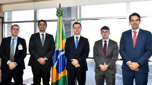 Ministro da Justiça recebe integrantes da CONAMP